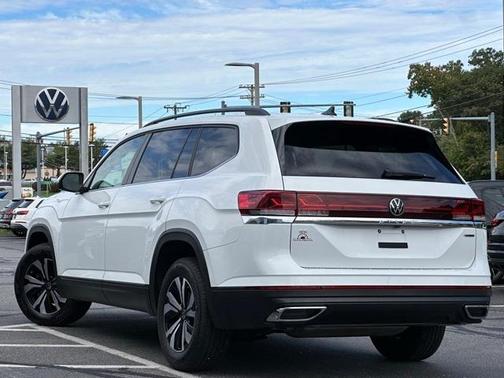 2024 Volkswagen Atlas 2.0T SE