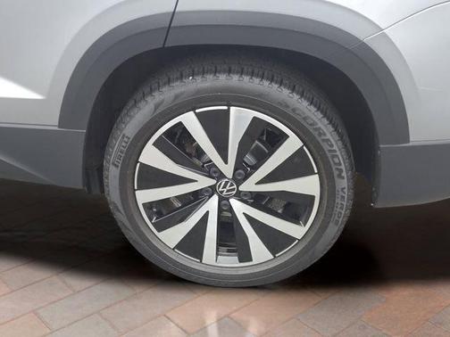 Pyrite Silver Metallic 2023 Volkswagen Taos 1.5T SE