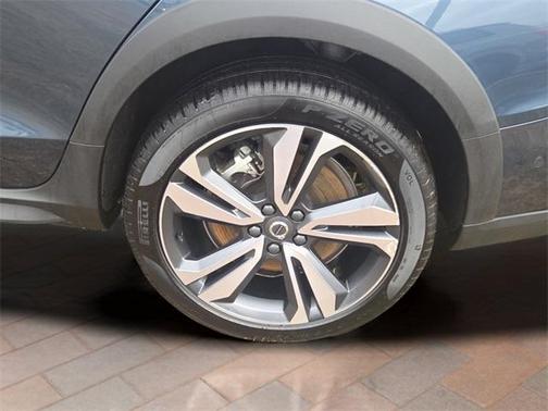 2025 Volvo V60 Cross Country B5 Plus