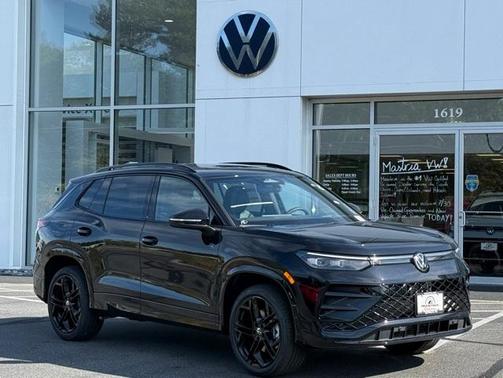 2025 Volkswagen Tiguan 2.0T SE R-Line Black