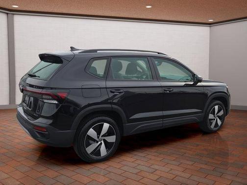 Deep Black Pearl Effect 2025 Volkswagen Taos 1.5T S