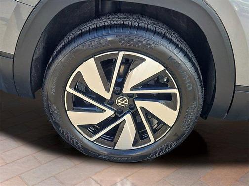 2025 Volkswagen Atlas 2.0T SE