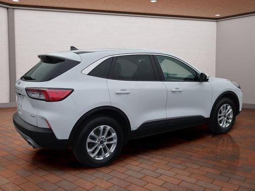 Oxford White 2021 Ford Escape SE