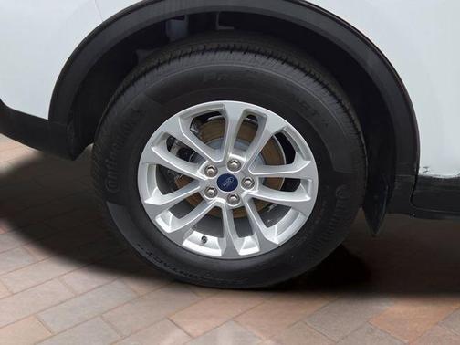 Oxford White 2021 Ford Escape SE