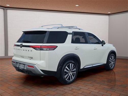 2022 Nissan Pathfinder Platinum