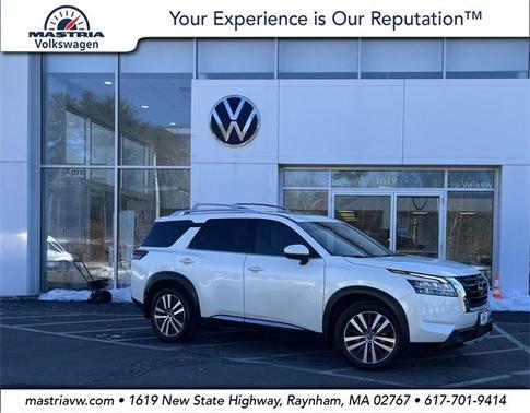 2022 Nissan Pathfinder Platinum