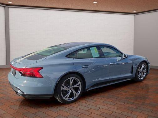 Kemora Gray Metallic 2023 Audi e-tron GT Premium Plus