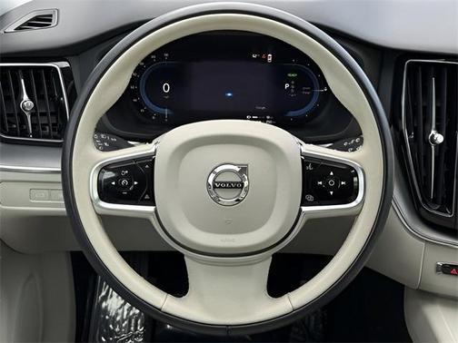 2024 Volvo XC60 Recharge Plug-In Hybrid T8 Core Dark Theme