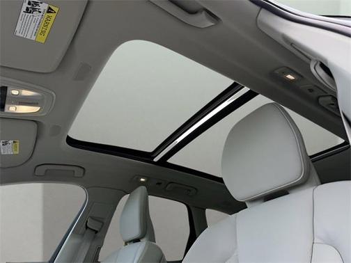 2024 Volvo XC60 Recharge Plug-In Hybrid T8 Core Dark Theme