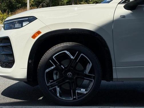 2025 Volkswagen Tiguan 2.0T SEL R-Line
