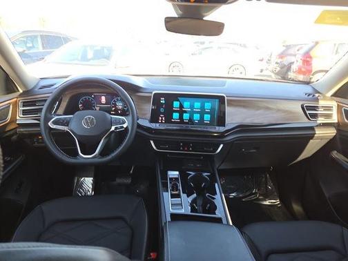 2024 Volkswagen Atlas 2.0T SE