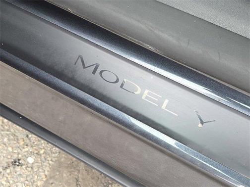 2024 Tesla Model Y Performance