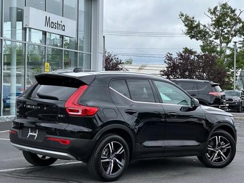 2025 Volvo XC40 B5 Core Bright Theme