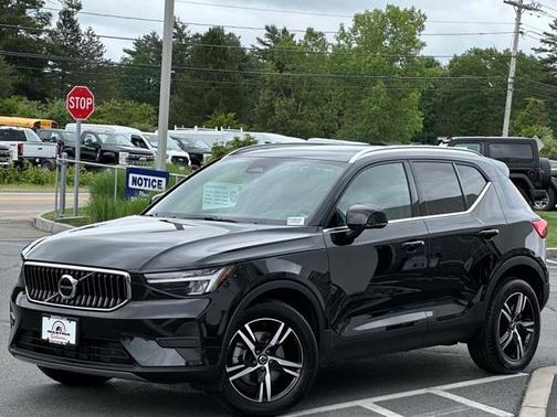 2025 Volvo XC40 B5 Core Bright Theme