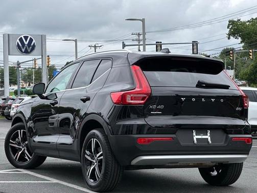 2025 Volvo XC40 B5 Core Bright Theme