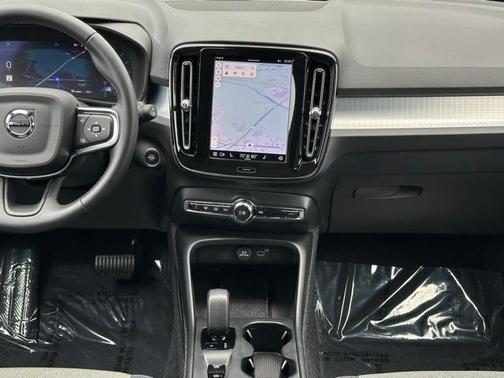 2025 Volvo XC40 B5 Core Bright Theme