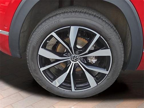 2025 Volkswagen Atlas Cross Sport 2.0T SEL Premium R-Line