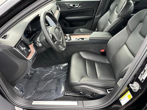 2025 Volvo S60 B5 Plus