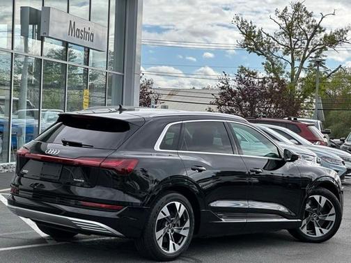 2021 Audi e-tron Premium