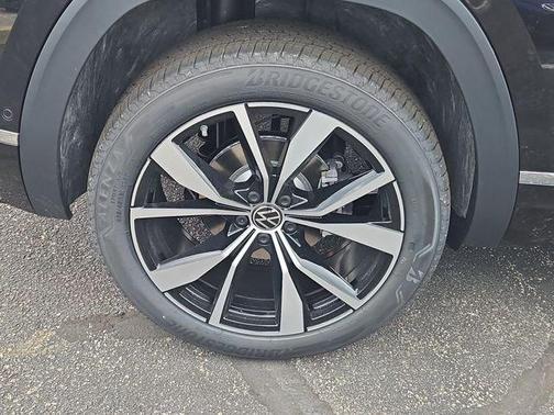 Black 2026 Volkswagen Atlas Cross Sport 2.0T SEL Premium R-Line