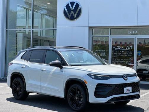 2025 Volkswagen Tiguan 2.0T SE R-Line Black