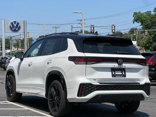 2025 Volkswagen Tiguan 2.0T SE R-Line Black