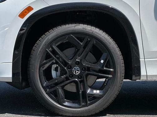 2025 Volkswagen Tiguan 2.0T SE R-Line Black