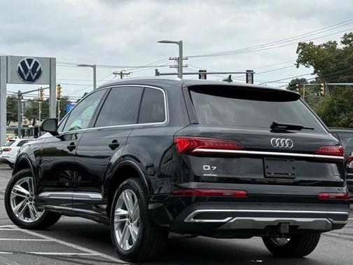 2023 Audi Q7 55 Premium Plus