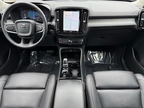2025 Volvo XC40 B5 Plus Dark Theme