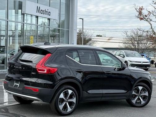 2025 Volvo XC40 B5 Plus Bright Theme