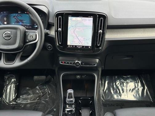 2025 Volvo XC40 B5 Plus Bright Theme