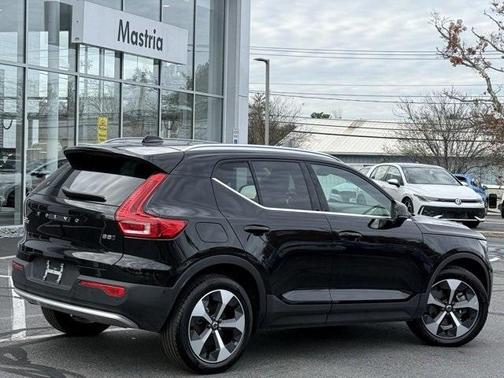 2025 Volvo XC40 B5 Plus Bright Theme