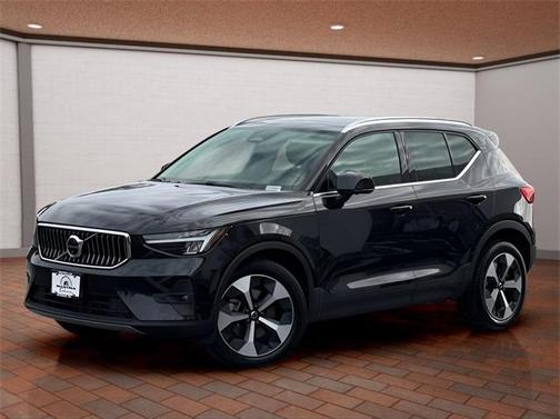 2025 Volvo XC40 B5 Plus Bright Theme