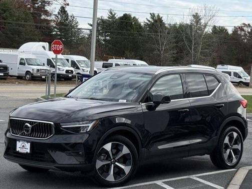 2025 Volvo XC40 B5 Plus Bright Theme
