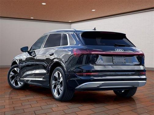 2023 Audi e-tron Premium Plus