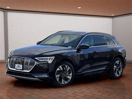 2023 Audi e-tron Premium Plus
