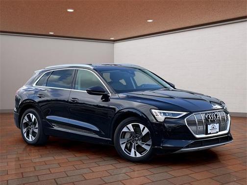 2023 Audi e-tron Premium Plus