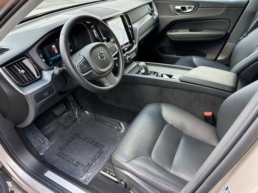 2025 Volvo XC60 B5 Core