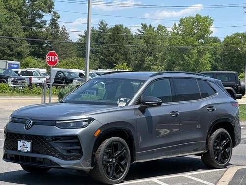 2025 Volkswagen Tiguan 2.0T SE R-Line Black