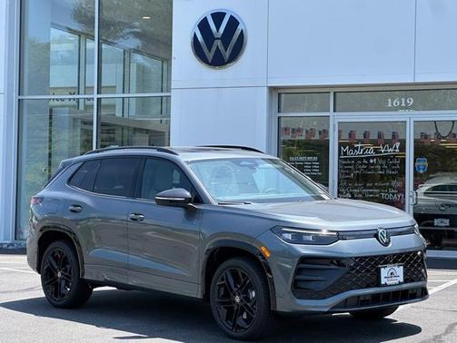 2025 Volkswagen Tiguan 2.0T SE R-Line Black