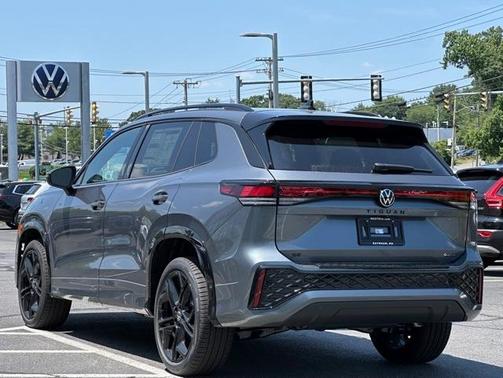 2025 Volkswagen Tiguan 2.0T SE R-Line Black