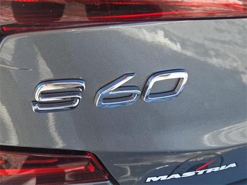 2021 Volvo S60 T5 Momentum