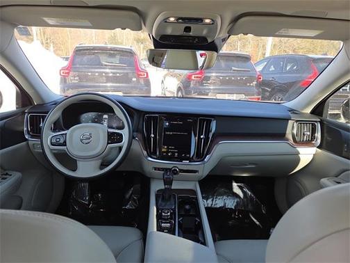 2021 Volvo S60 T5 Momentum