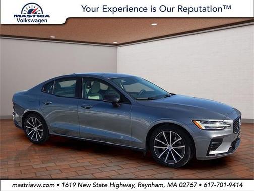 2021 Volvo S60 T5 Momentum