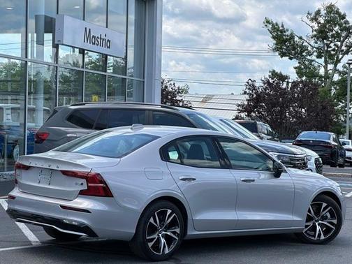 2025 Volvo S60 B5 Core