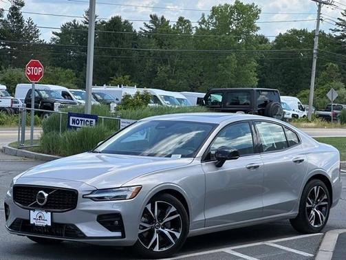 2025 Volvo S60 B5 Core
