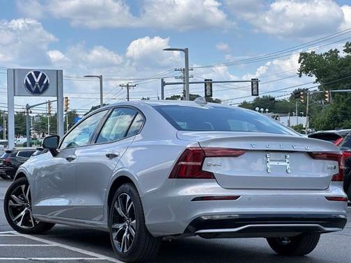 2025 Volvo S60 B5 Core