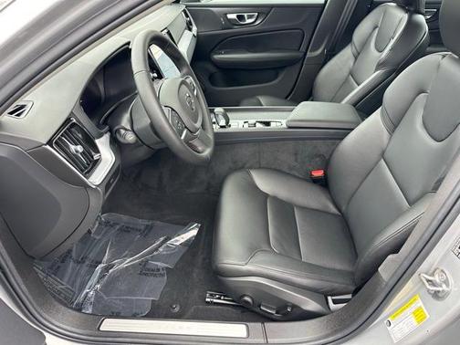 2025 Volvo S60 B5 Core