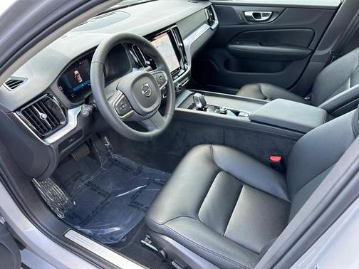 2025 Volvo S60 B5 Core
