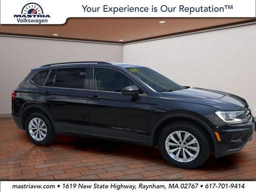 Deep Black Pearl Effect 2020 Volkswagen Tiguan 2.0T S